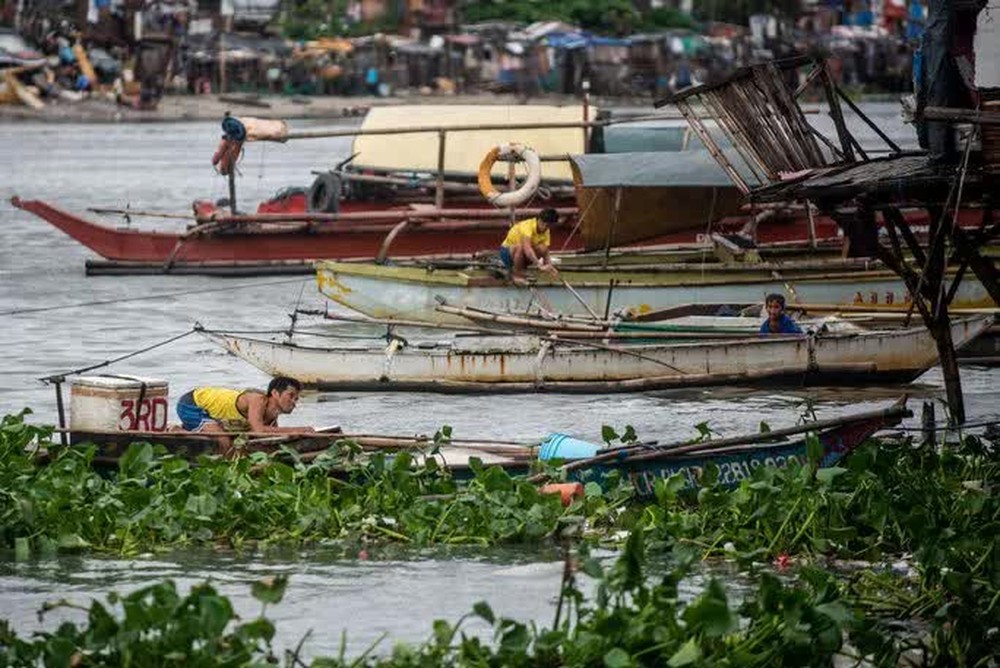 Năm lần đổ bộ đất liền, bão Nalgae quần Philippines tơi tả