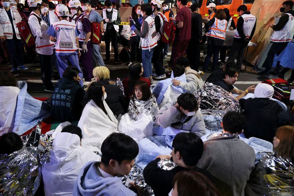Thảm họa giẫm đạp ở Itaewon: Hơn 1.400 người vẫn mất tích, người thân đau đáu chờ tin - Ảnh 2.