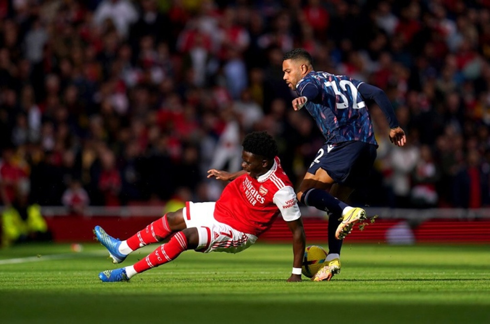 Đại thắng 5-0, Arsenal truất ngôi đầu của Man City - Ảnh 2.
