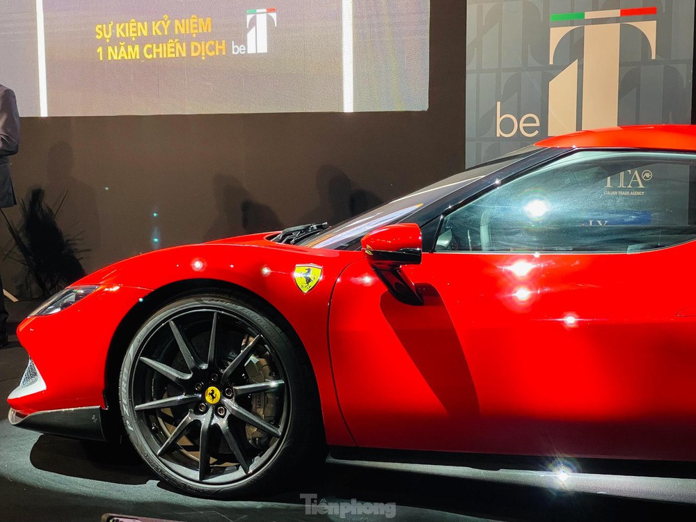 Cận cảnh siêu xe Ferrari 296 GTB vừa ra mắt tại Hà Nội - Ảnh 3.
