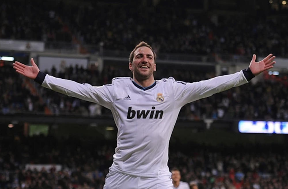 Gonzalo Higuain chính thức tuyên bố giải nghệ