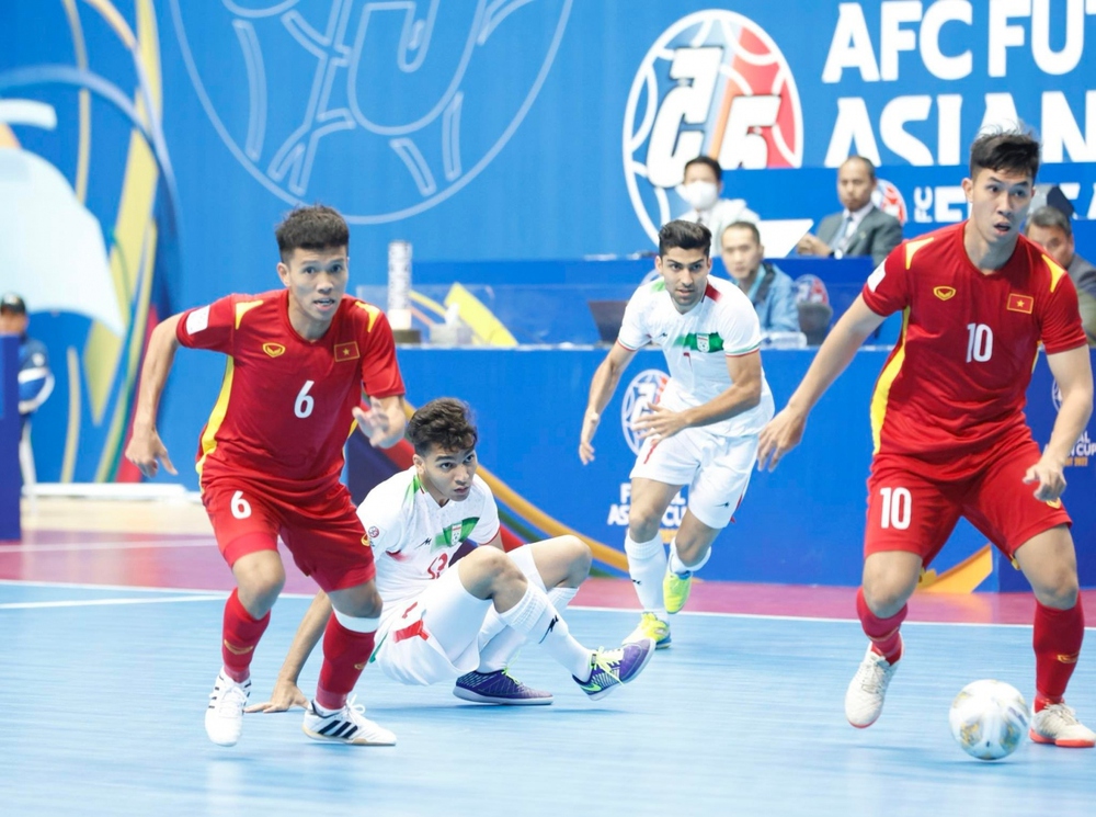 Trực tiếp ĐT Futsal Việt Nam 0-3 ĐT Futsal Iran: Bàn thắng liên tiếp - Ảnh 1.