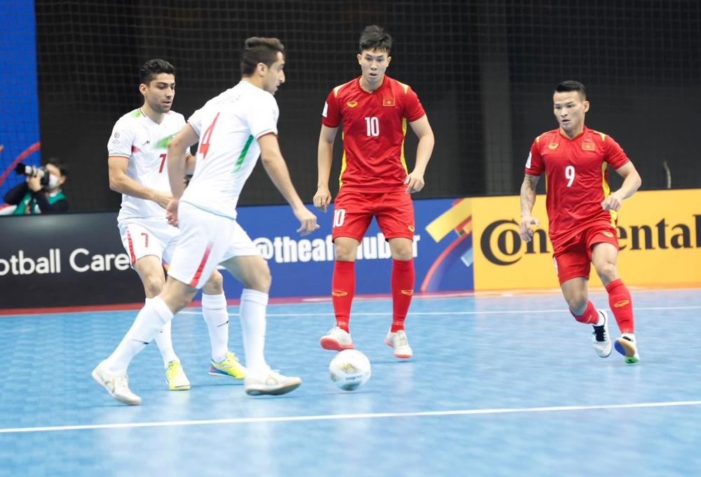 Trực tiếp ĐT Futsal Việt Nam 0-6 ĐT Futsal Iran: Bàn thắng liên tiếp - Ảnh 1.