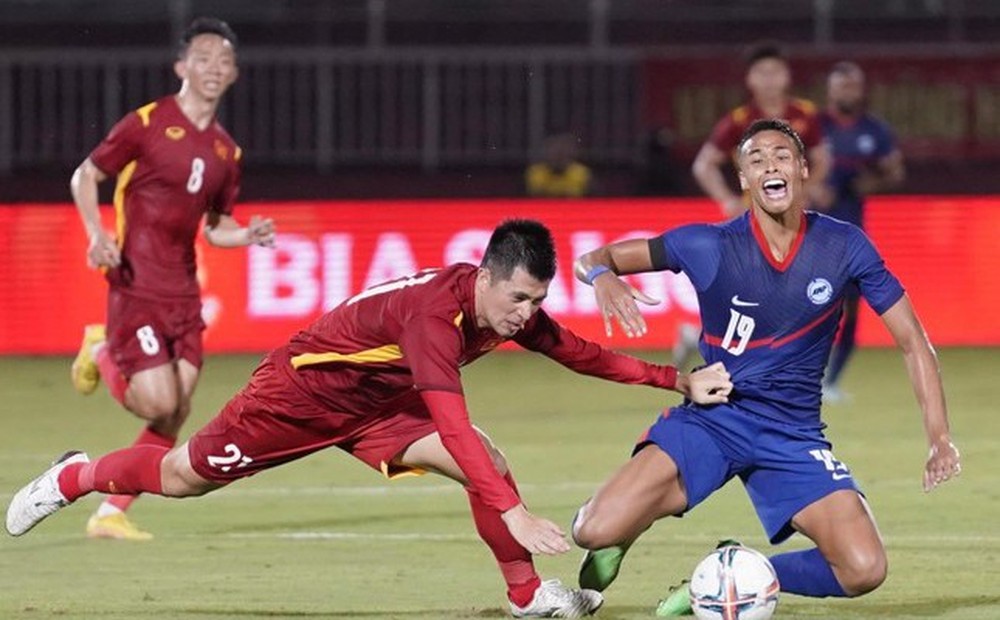 Sợ cầu thủ chấn thương, VFF ngăn Singapore sử dụng sân nhân tạo trận gặp Việt Nam