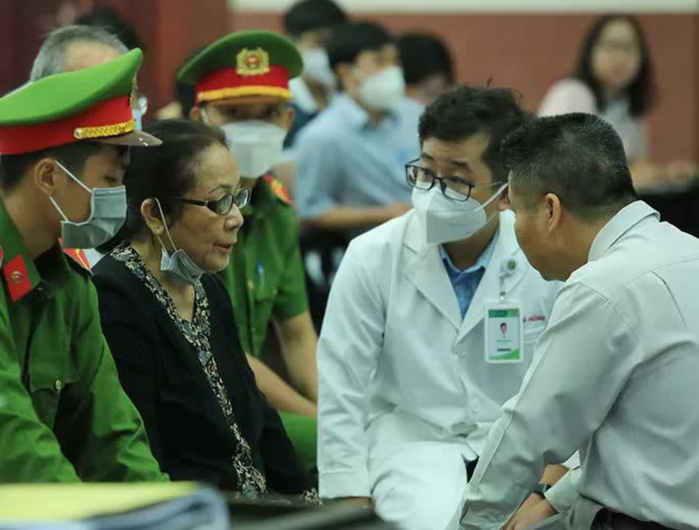 Bị cáo nộp tài liệu ‘quan trọng như sinh mạng’