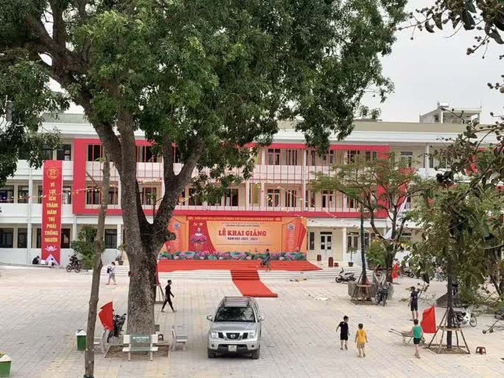 Hiệu trưởng nói gì về thông tin không nộp tiền bảo dưỡng điều hòa sẽ bị chia lớp? - Ảnh 1. Hiệu trưởng nói gì về thông tin không nộp tiền bảo dưỡng điều hòa sẽ bị chia lớp? - Ảnh 1.