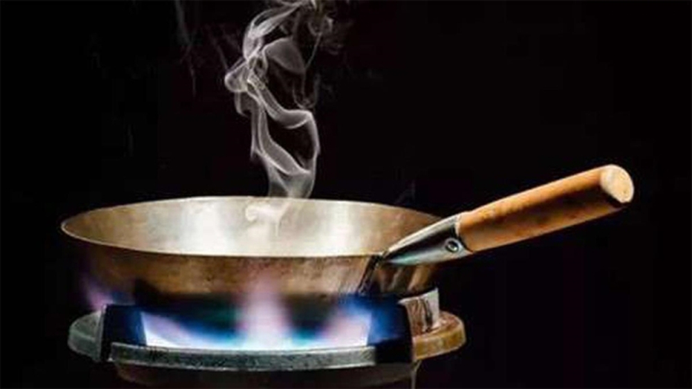 6 sai lầm nguy hiểm khi nấu ăn mà nhiều chị em thường xuyên mắc - Ảnh 1.