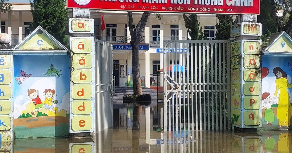 Hơn 1.000 học sinh ở Thanh Hóa phải nghỉ học do ngập lụt - Ảnh 1.