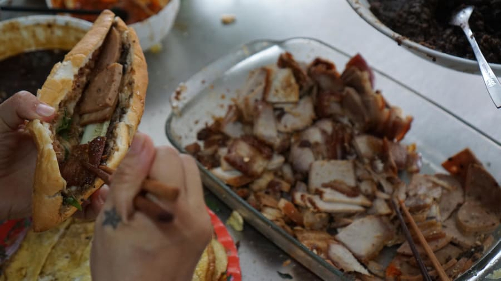 CNN săn lùng chiếc bánh mì ngon nhất Việt Nam: Người Việt đã từng ăn thử chưa? - Ảnh 3.