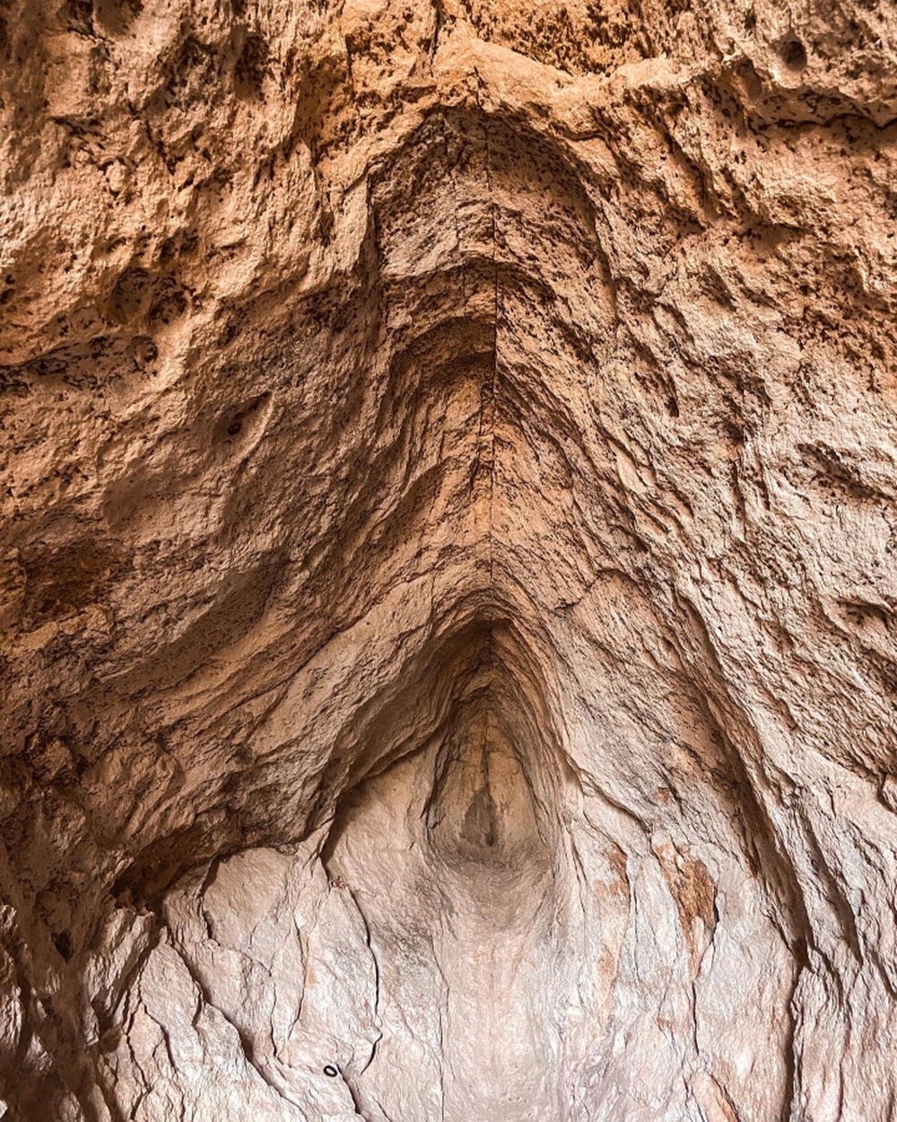 Khám phá vẻ đẹp bên trong hang động độc lạ do con người tạo ra từ 3000 năm trước - Ảnh 3.