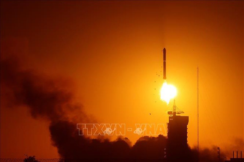 Trung Quốc phóng vệ tinh khám phá mặt trời - Ảnh 1.