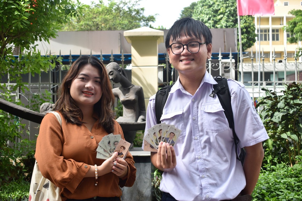 Gặp nhóm học sinh mang cả vũ trụ văn học Việt vào bộ sưu tập thẻ bo góc - Ảnh 9.
