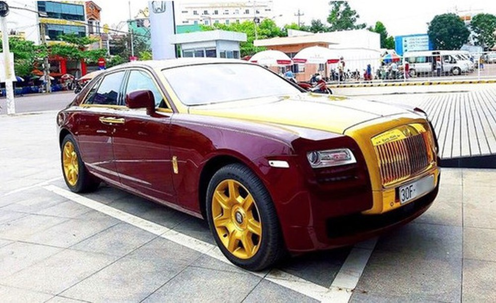 Sắp bán đấu giá siêu xe Roll-Royce mạ vàng của ông Trịnh Văn Quyết - Ảnh 2. Sắp bán đấu giá siêu xe Roll-Royce mạ vàng của ông Trịnh Văn Quyết - Ảnh 2.