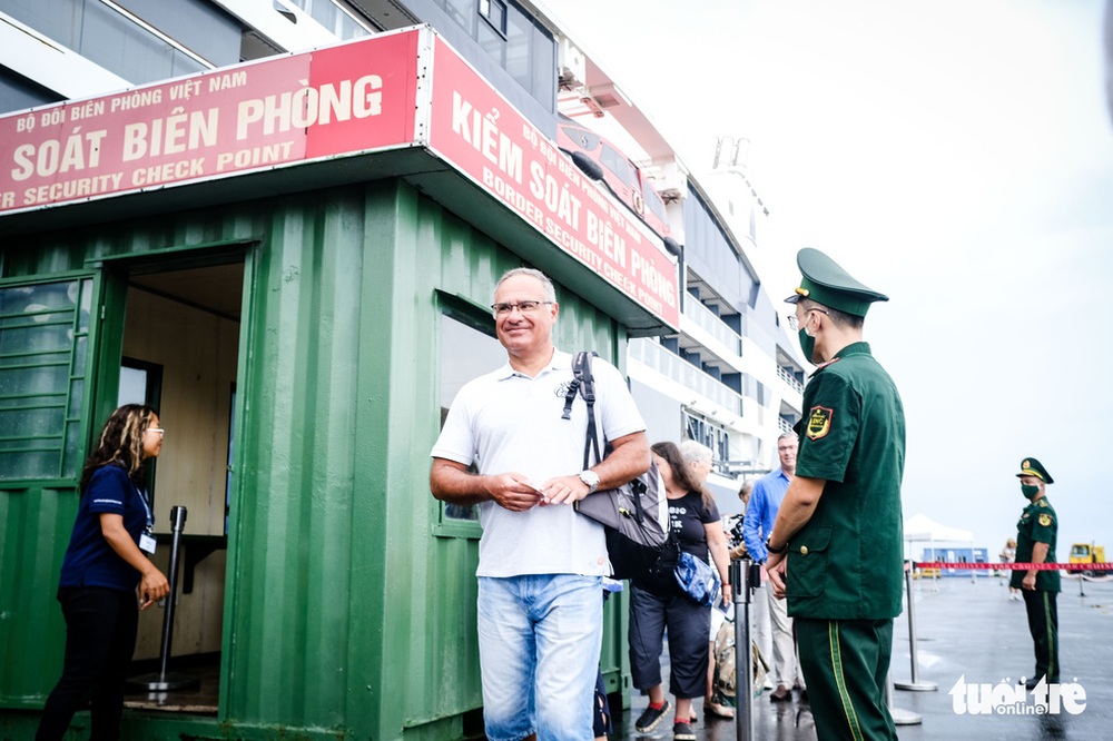 Tàu khách đầu tiên ‘phá băng’ du lịch đường biển cập bờ Đà Nẵng - Ảnh 2.