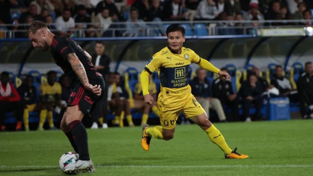 Quang Hải ghi bàn đầu tiên cho Pau FC, giúp đội bóng thoát thua trên sân nhà - Ảnh 1.