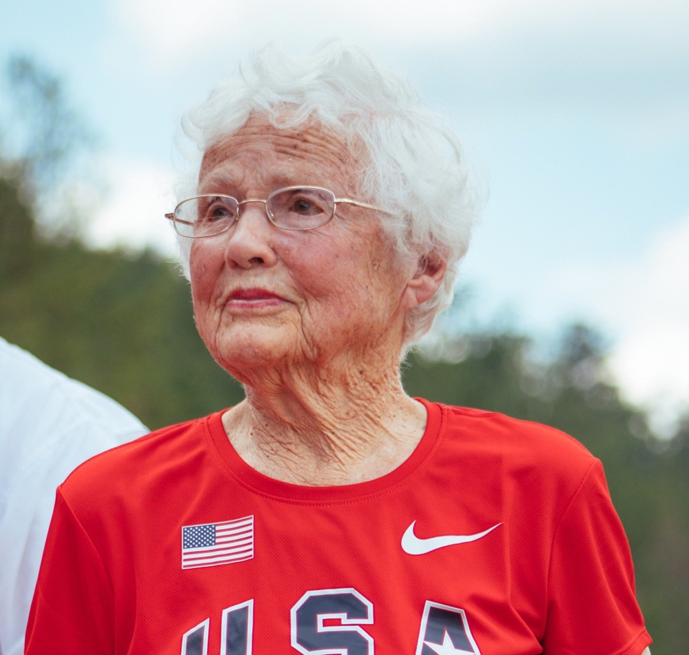 Kỷ lục thế giới mới: Người phụ nữ 82 tuổi chạy 125km trong vòng 24 giờ - Ảnh 3.
