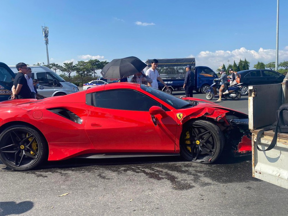 Luật sư nói về vụ siêu xe Ferrari 488 va chạm với xe máy khiến 1 người tử vong - Ảnh 1. Luật sư nói về vụ siêu xe Ferrari 488 va chạm với xe máy khiến 1 người tử vong - Ảnh 1.