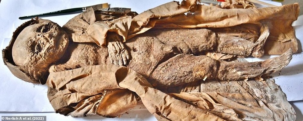 Giải mã bí ẩn xác ướp em bé được chôn cách đây 400 năm - Ảnh 1.