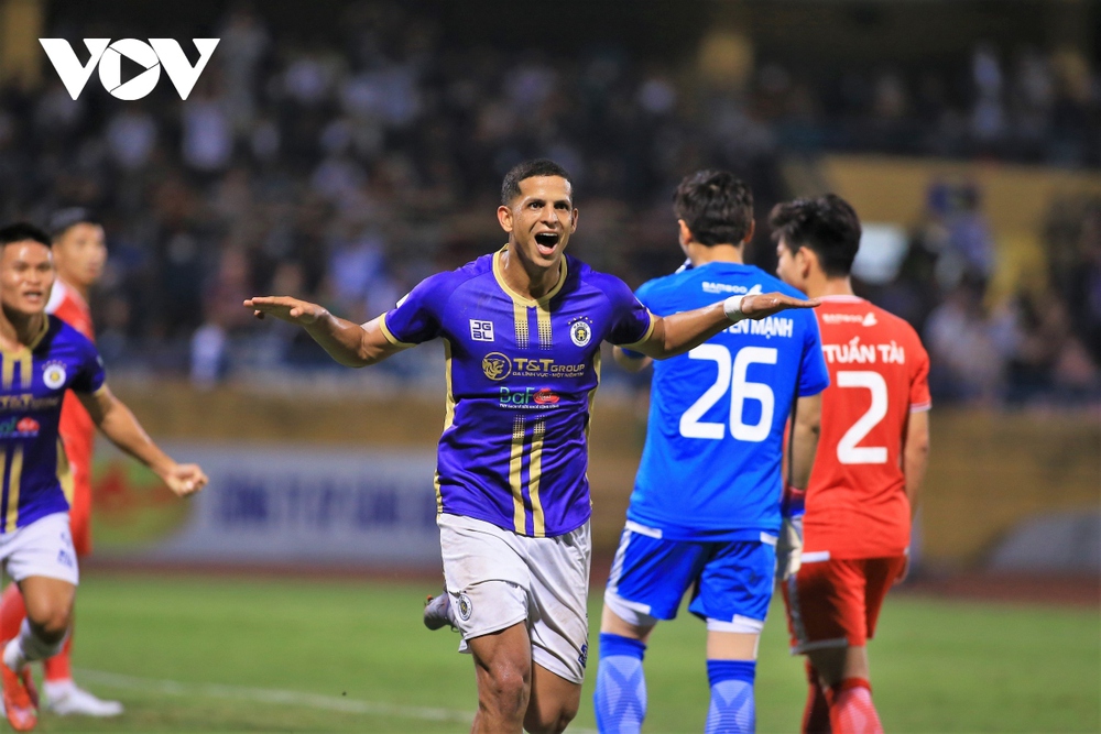Hà Nội FC có thể nâng cúp vô địch V-League 2022 trên sân nhà - Ảnh 1.