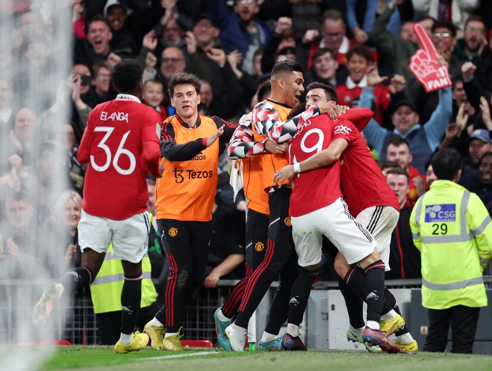 Rashford và Martial ghi bàn, MU ngược dòng đánh bại Aston Villa - Ảnh 1.