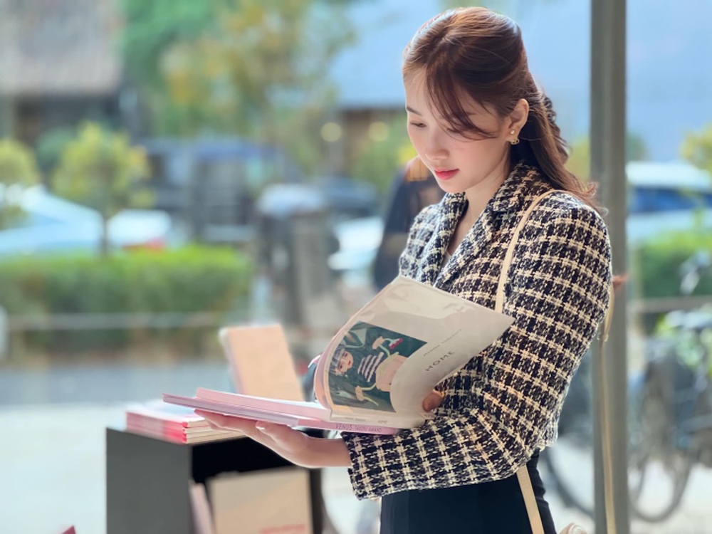 Sao Việt 11/11: NSND Minh Hoà khoe ảnh hiếm năm 18 tuổi