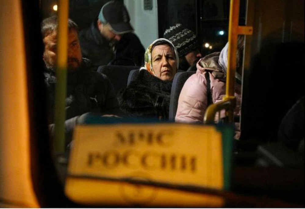 Ukraine nói Nga mất ít nhất 1 tuần để rút khỏi Kherson - Ảnh 1.