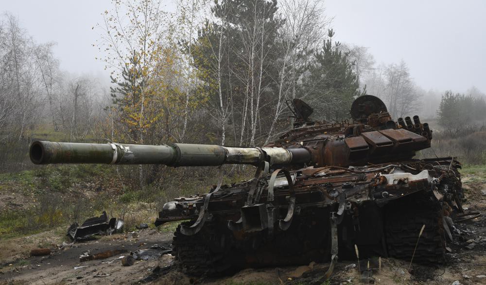 Ukraine nói quân đội Nga vẫn ở hữu ngạn sông Dnipro với các tuyến phòng thủ và vũ khí - Ảnh 3.