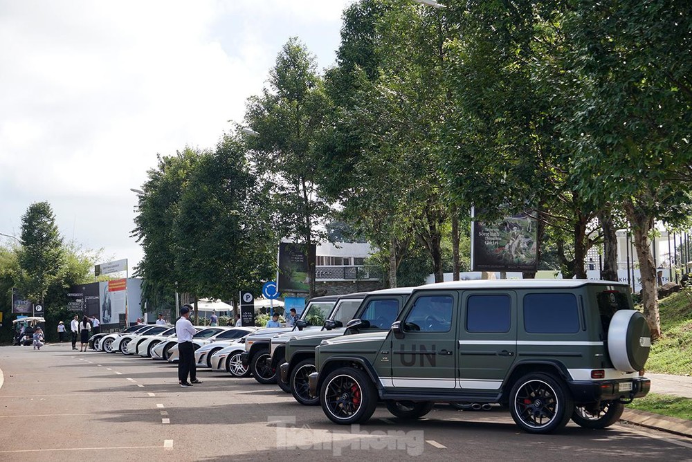 Ferrari F12 Berlinetta độ độc nhất Việt Nam - Ảnh 15.