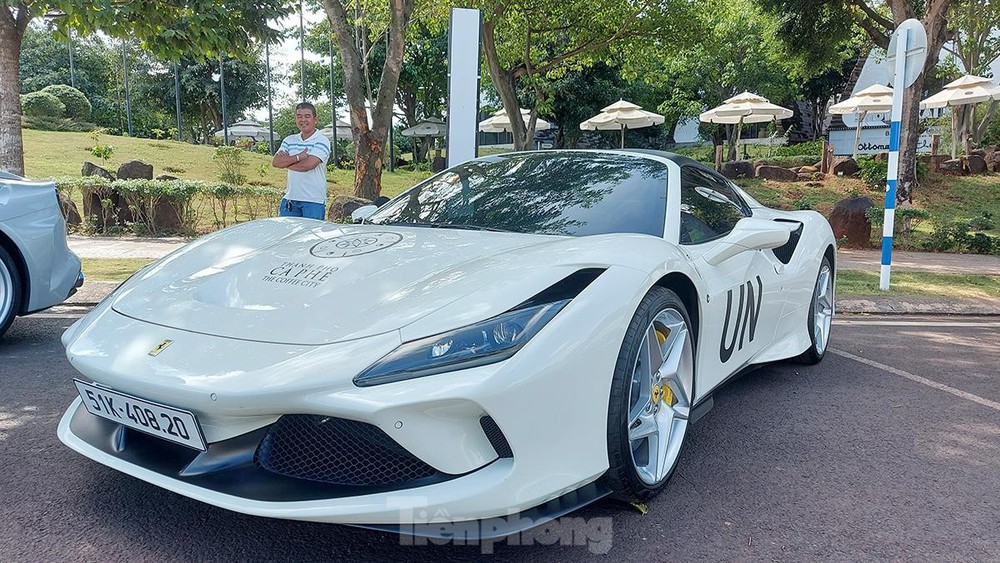 Ferrari F12 Berlinetta độ độc nhất Việt Nam - Ảnh 6.