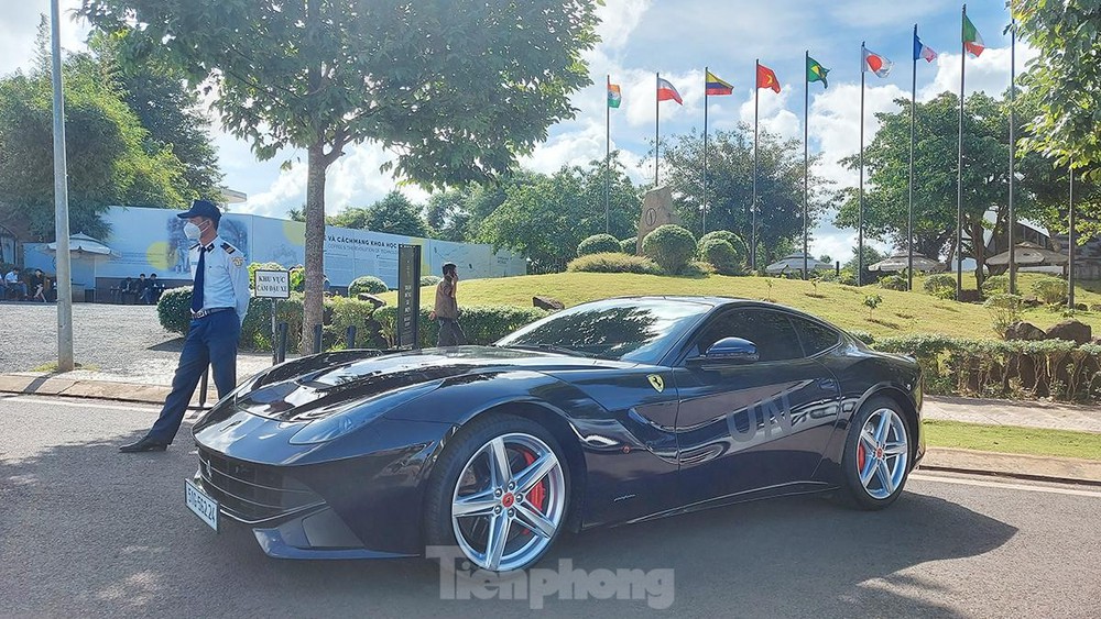 Ferrari F12 Berlinetta độ độc nhất Việt Nam - Ảnh 5.