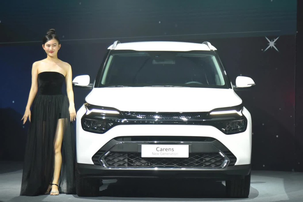 Ra mắt Kia Carens 2023 tại Việt Nam: Giá từ 619 triệu, 7 phiên bản, lột xác làm khó vua doanh số Xpander - Ảnh 1. Ra mắt Kia Carens 2023 tại Việt Nam: Giá từ 619 triệu, 7 phiên bản, lột xác làm khó vua doanh số Xpander - Ảnh 1.