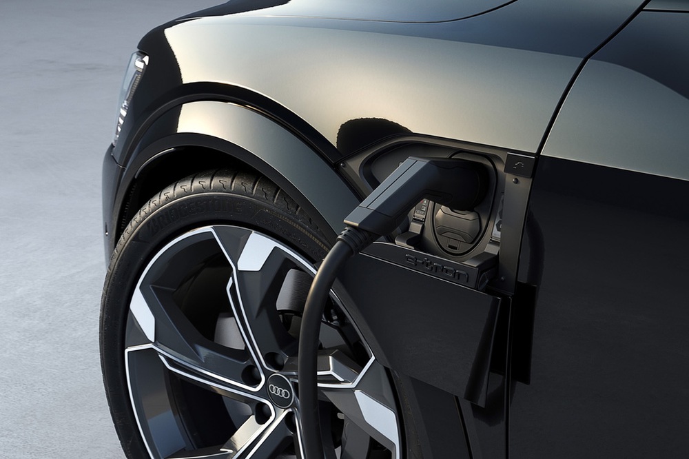 Audi Q8 e-tron ra mắt: Xe điện tiện nghi nhất của Audi - Ảnh 13.