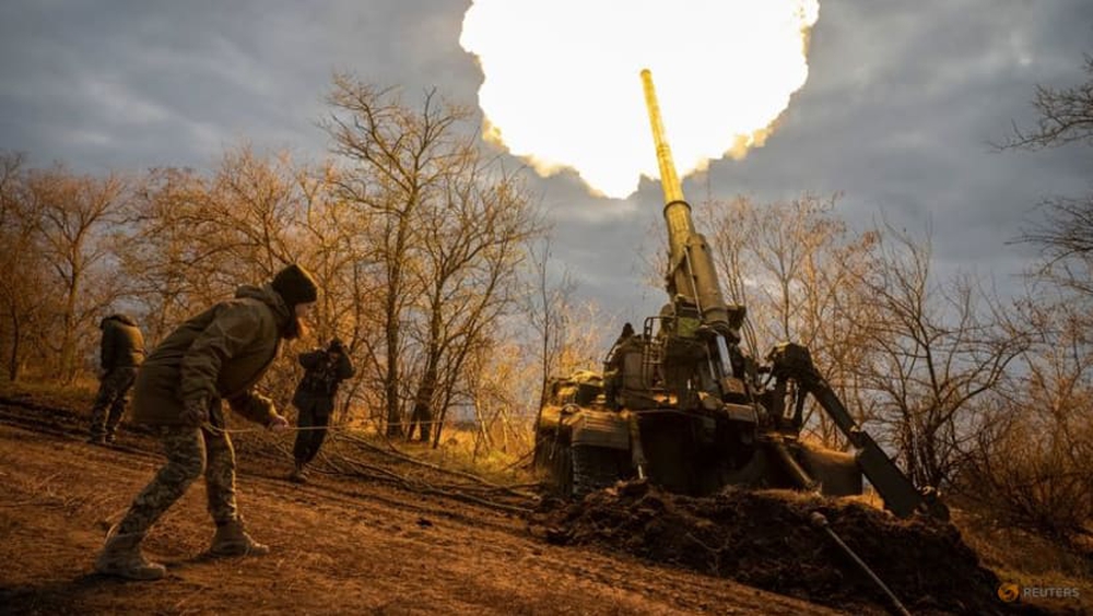 Ukraine nói quân đội Nga vẫn ở hữu ngạn sông Dnipro với các tuyến phòng thủ và vũ khí - Ảnh 1.