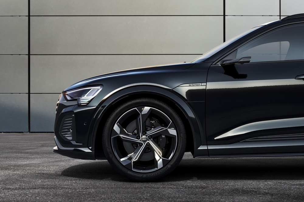 Audi Q8 e-tron ra mắt: Xe điện tiện nghi nhất của Audi - Ảnh 11.