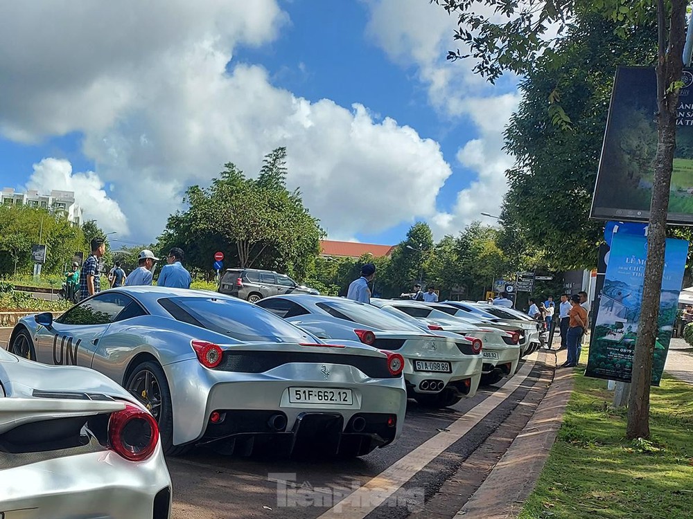 Ferrari F12 Berlinetta độ độc nhất Việt Nam - Ảnh 9.