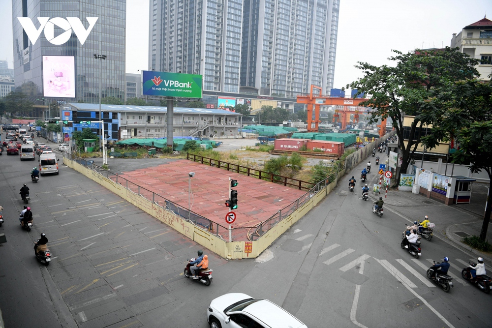 Nhiều lô cốt của dự án đường sắt Nhổn - ga Hà Nội đắp chiếu - Ảnh 6.