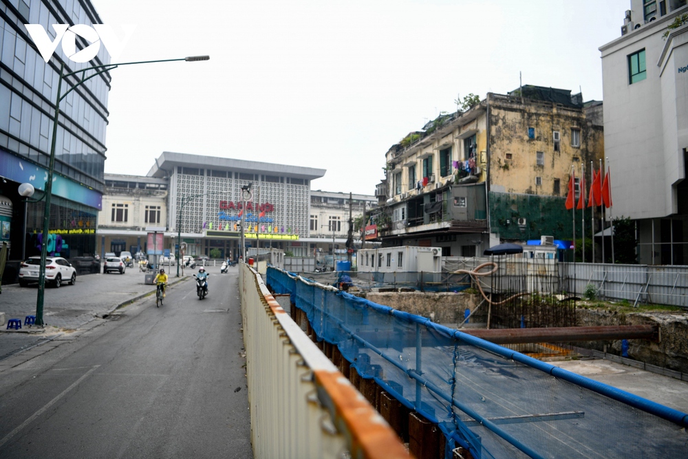 Nhiều lô cốt của dự án đường sắt Nhổn - ga Hà Nội đắp chiếu - Ảnh 22.