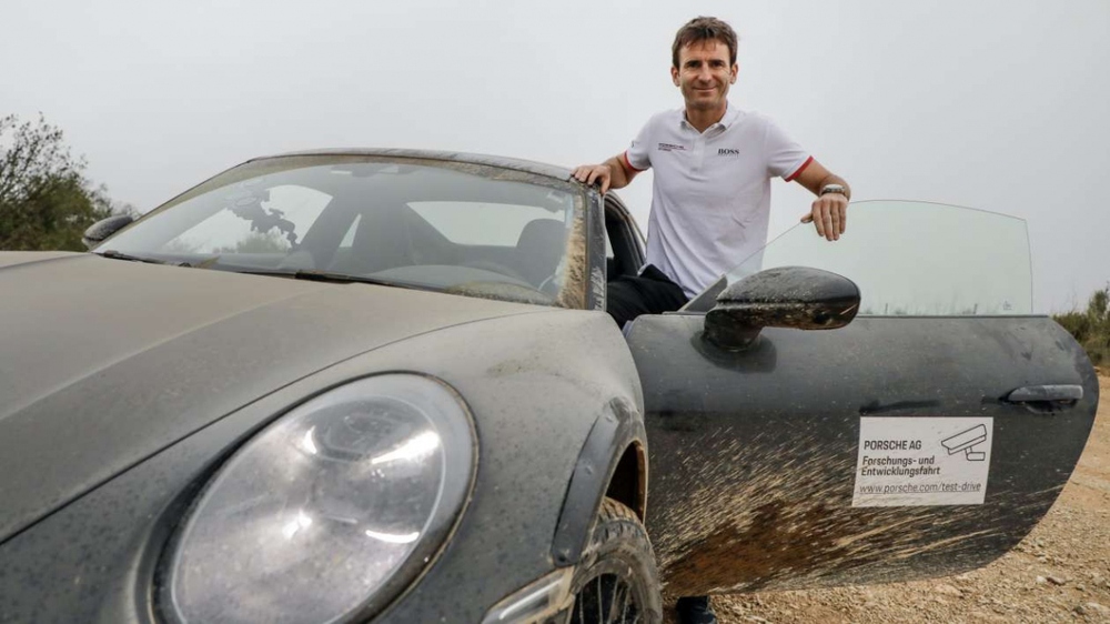 Porsche 911 Dakar với khả năng vượt địa hình sẽ ra mắt ngày 16/11 - Ảnh 13.