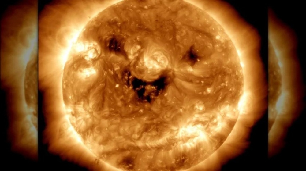 Sự thật đáng sợ về bức ảnh Mặt Trời mỉm cười của NASA - Ảnh 1.