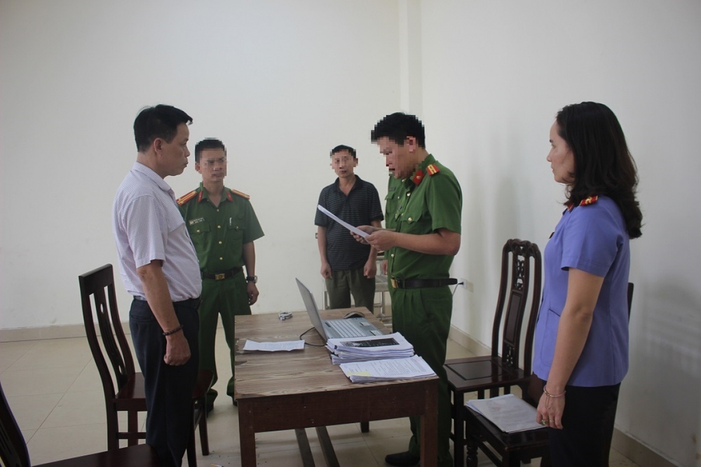 Nguyên đội trưởng đội quản lý trật tự đô thị bị bắt vì lừa đảo hàng chục tỷ đồng - Ảnh 1.