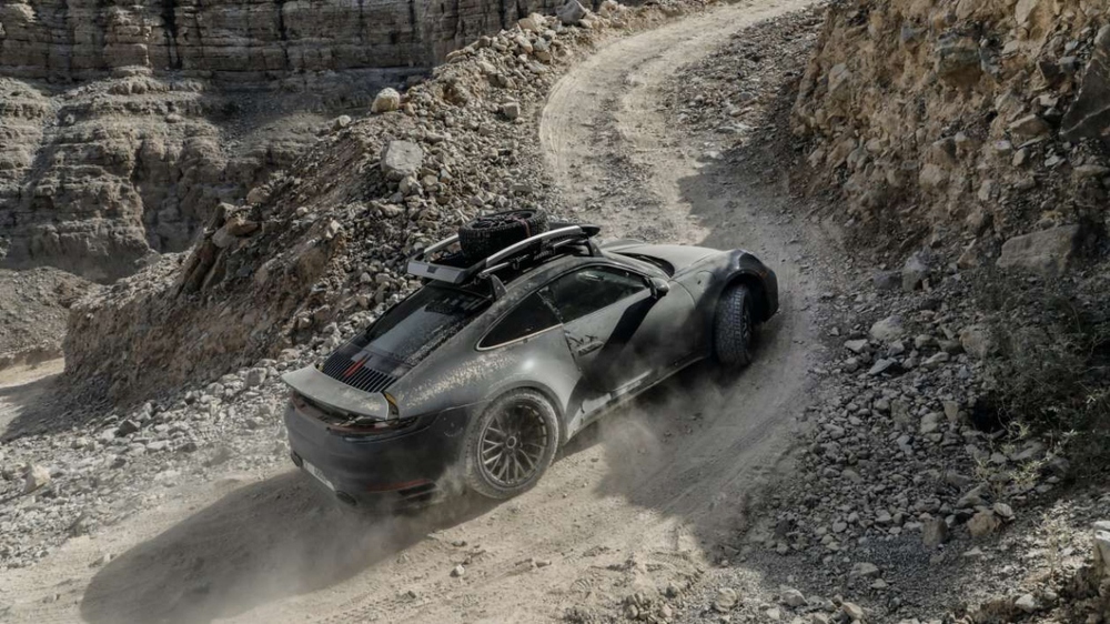 Porsche 911 Dakar với khả năng vượt địa hình sẽ ra mắt ngày 16/11 - Ảnh 9.