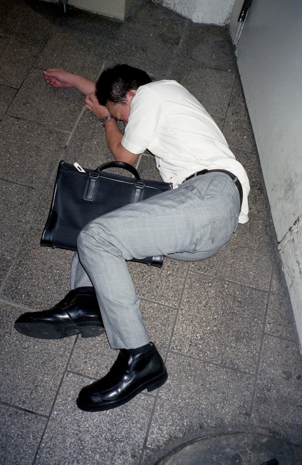 Làm việc 60 giờ một tuần thì như thế nào? Bộ ảnh chứng minh sự kiệt sức của dân văn phòng Nhật Bản - Ảnh 5.
