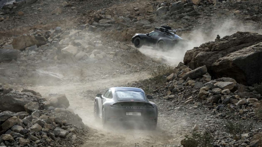 Porsche 911 Dakar với khả năng vượt địa hình sẽ ra mắt ngày 16/11 - Ảnh 8.