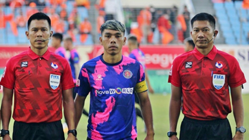Những cầu thủ bị treo giò ở vòng 26 V-League 2022: Sài Gòn FC khó khăn chồng chất - Ảnh 1.