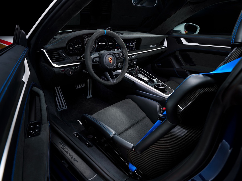 Porsche 911 Dakar ra mắt: Xe sang của nhà giàu thích nghịch cát - Ảnh 16.
