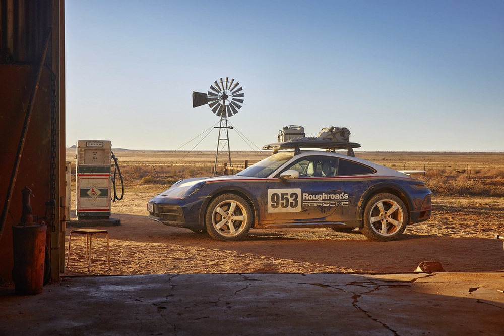 Porsche 911 Dakar ra mắt: Xe sang của nhà giàu thích nghịch cát - Ảnh 13.