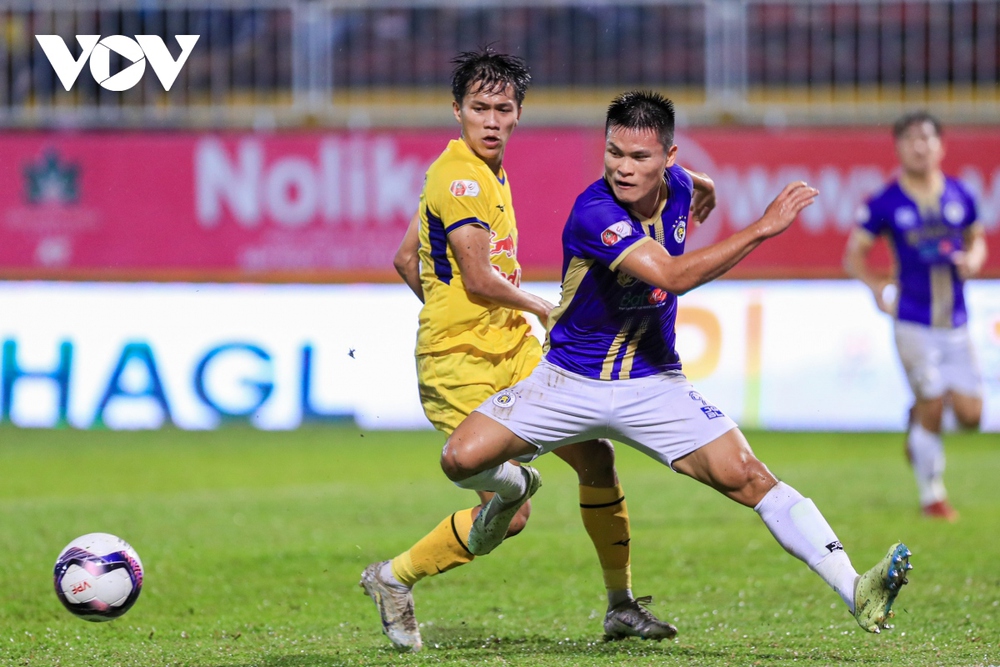 Trực tiếp HAGL 0-1 Hà Nội FC, Hà Tĩnh 1-1 Thanh Hóa, Sài Gòn 1-0 Bình Dương - Ảnh 1.