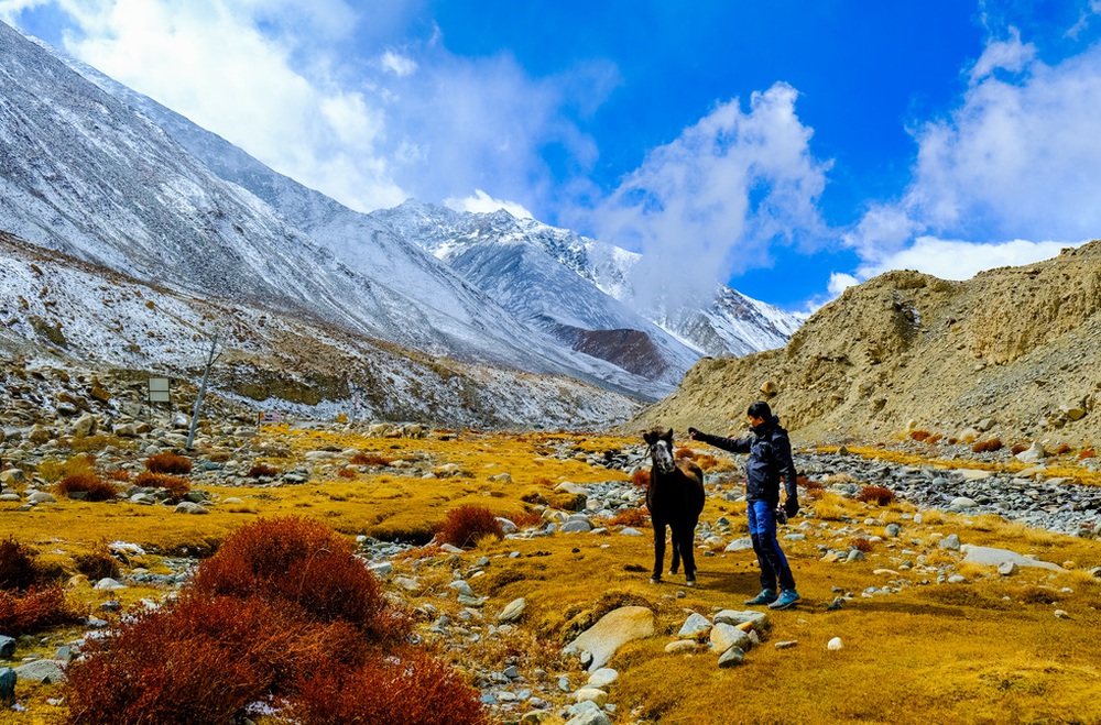Chạy xe máy dưới núi tuyết tại Ladakh và kỷ niệm lạc đường trong đêm của travel blogger Việt - Ảnh 20.