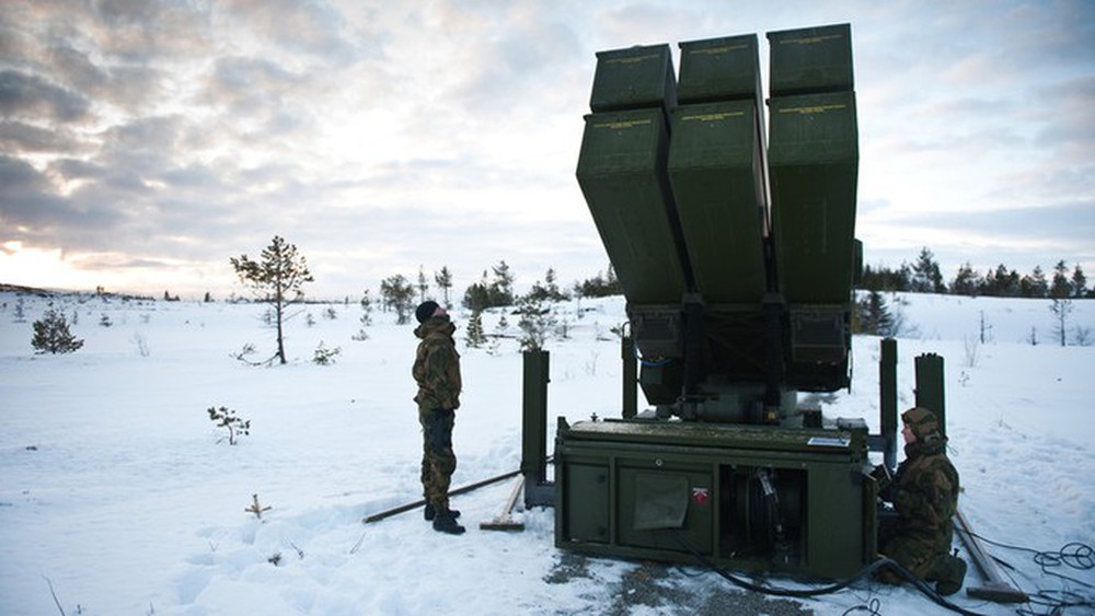 Nhân viên quân sự Mỹ xuất hiện tại Ukraine, thêm tên lửa cho Kiev - Ảnh 2.