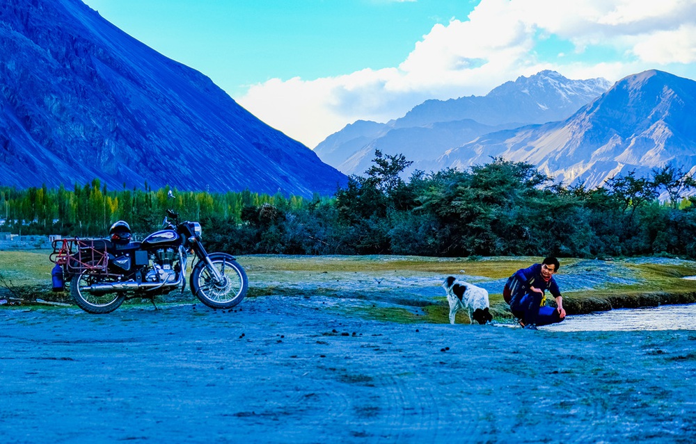 Chạy xe máy dưới núi tuyết tại Ladakh và kỷ niệm lạc đường trong đêm của travel blogger Việt - Ảnh 15.